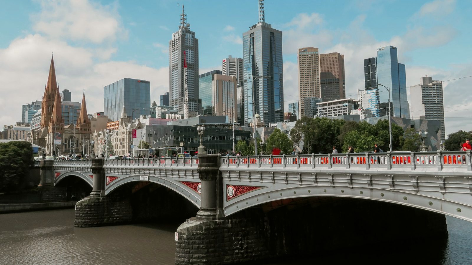 Princes Bridge and the Melbourne city skyline across the Yarra